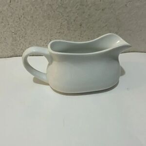 Target home collection white Porcelain White Gravy Boat 8 X 3.5 X 4” P10